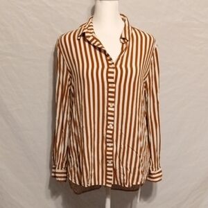 Jane + Delancey Button Down Rolled 3/4 button Sleeve Split Back